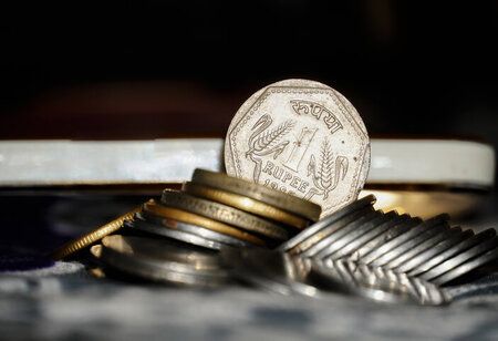In early trade, the rupee rises 5 paise Versus the US Dollar