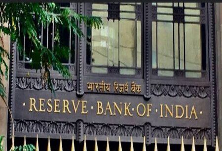 RBI Rate Cut Prospects Boost Investor Confidence in Indian Bond Gains