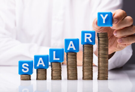 Zepto Pays Rs 95 Cr in Salaries for April Rivals Swiggy on Employee Costs