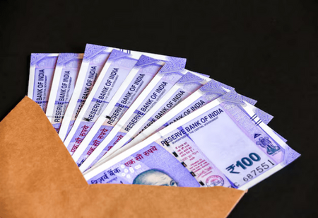 Rupee Dipped 11 paise Versus the US dollar in Early Trade