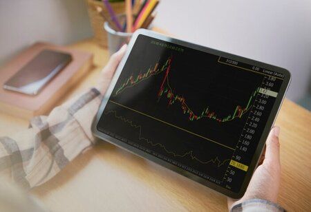 IT Stocks Drive the Sensex 700 Points Lower on US Rate Drop worries