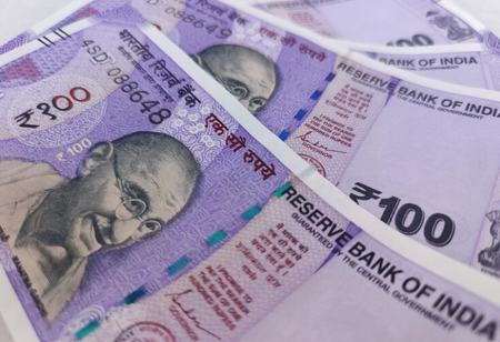 The Rupee Trades Unhinged Versus the US dollar in the Early Session