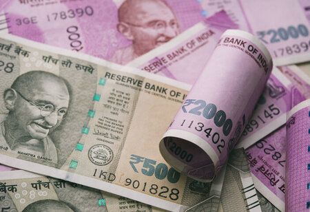 Rupee Closes at a Record Low Amid the Middle East Tensions