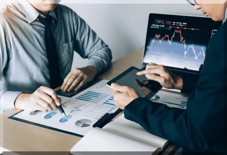 IPO Market Defies Slump: Rs 22,572 Cr Raised by 27 Firms in H1 IPO Market Defies Slump: Rs 22,572 Cr Raised by 27 Firms in H1
