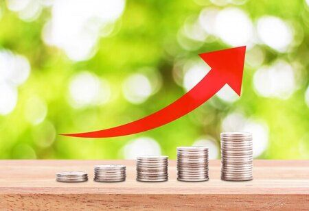 M&M stock rises to a new all-time high as Nomura raises its target price and projects a 15% gain